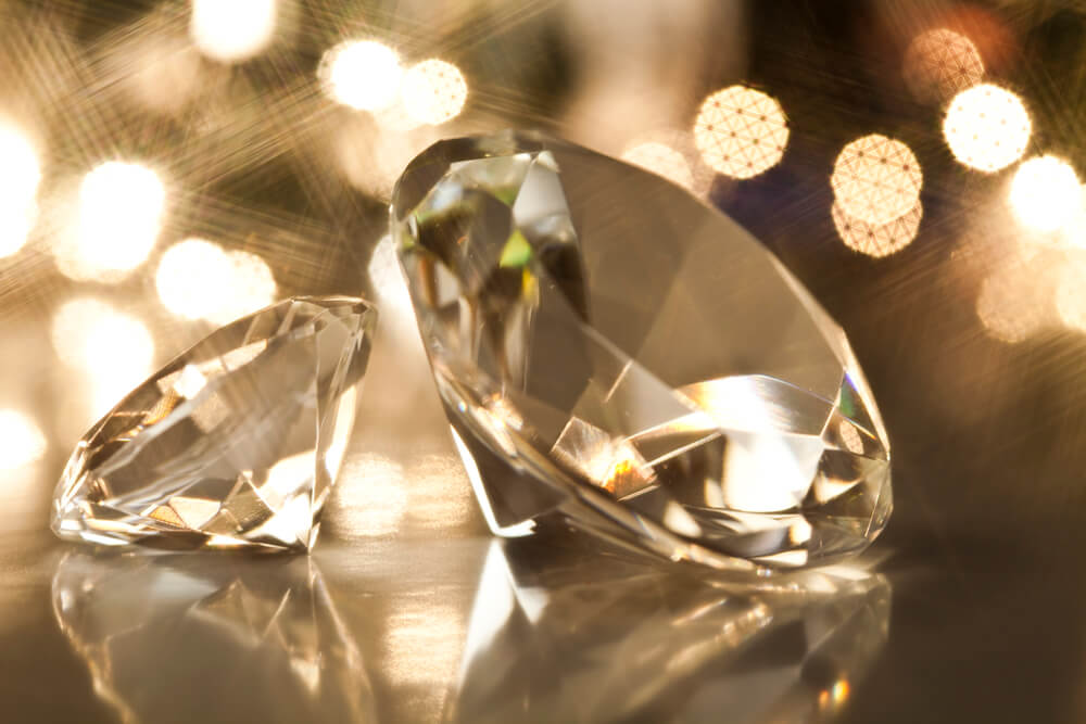 Qual a diferença entre: diamante, cristais, zircônia e strass?